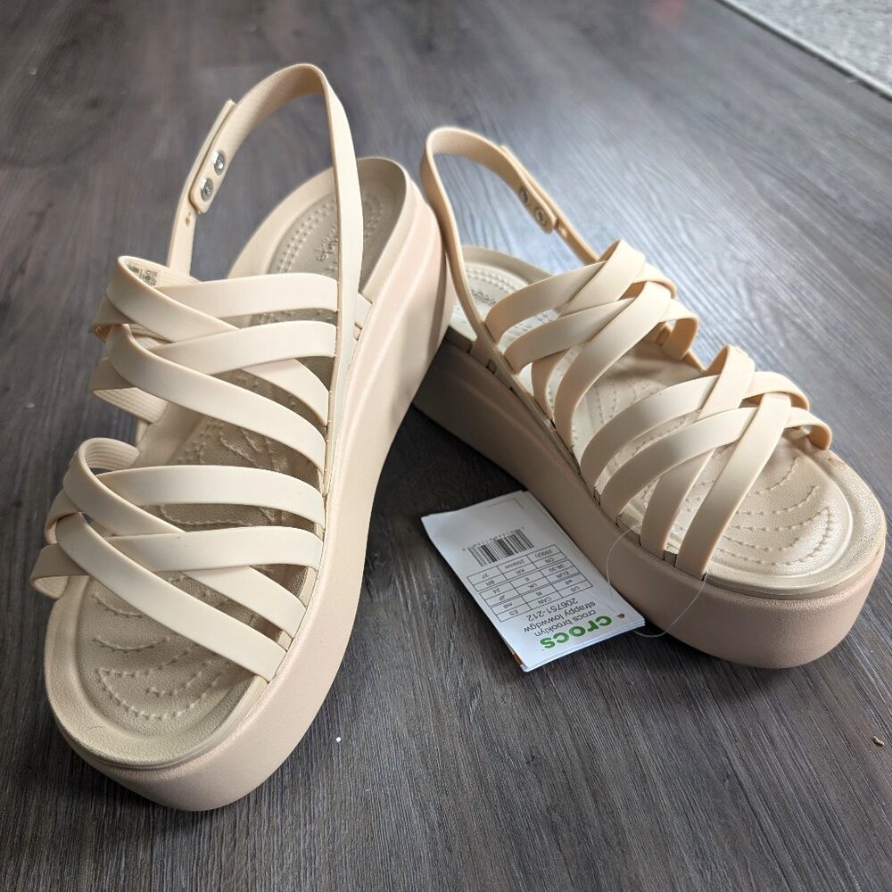 Crocs Women's Brooklyn Strappy Wedge Sandal Sz 8 Chai